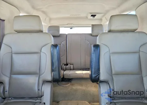 2017 Chevrolet Suburban K1500 Premier z USA, uszkodzony, nr VIN 1GNSKJKC1HR368699